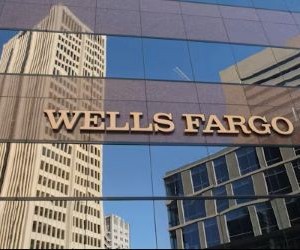 仮想通貨は、分散化と24時間365日オープンな市場取引を通じて、高いリターンとより大きな経済的自由をもたらします。しかしながら、極端なボラティリティと規制の欠如により、高リスク資産でもあります。主なリスクとしては、急激な損失やサイバーセキュリティの不備などが挙げられます。成功の鍵は、明確な戦略に基づき、財務の安定性を損なわない資金で投資することです。